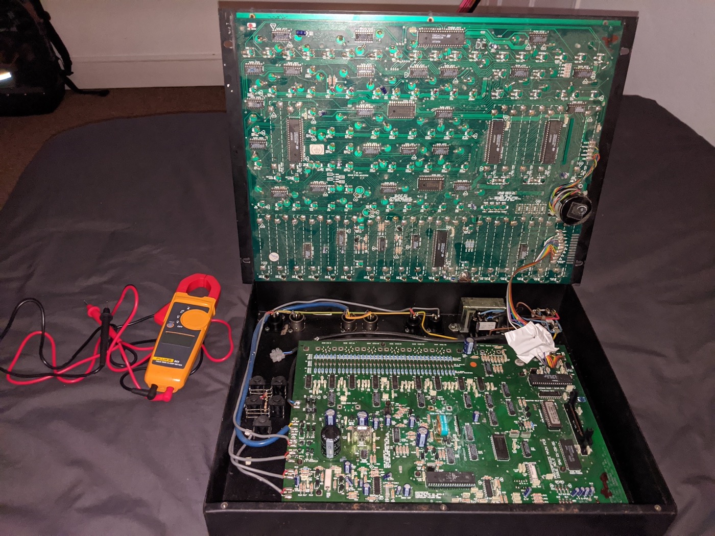 Bench repair of a control desk with test meter